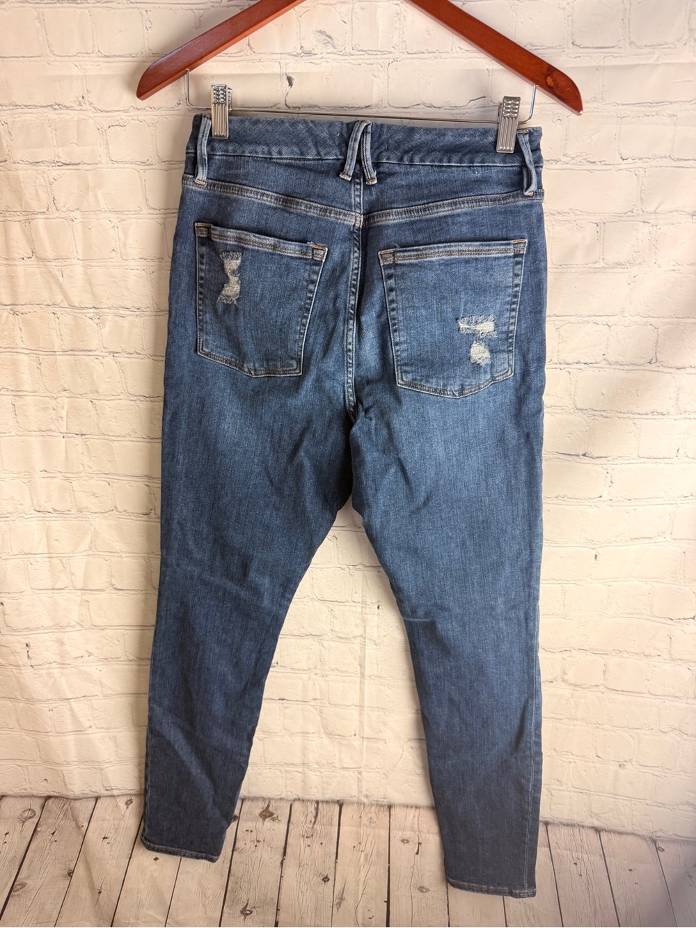 Good American Good Waist Slim Straight Mid Wash Jeans Size 12/31 - Picture 8 of 8